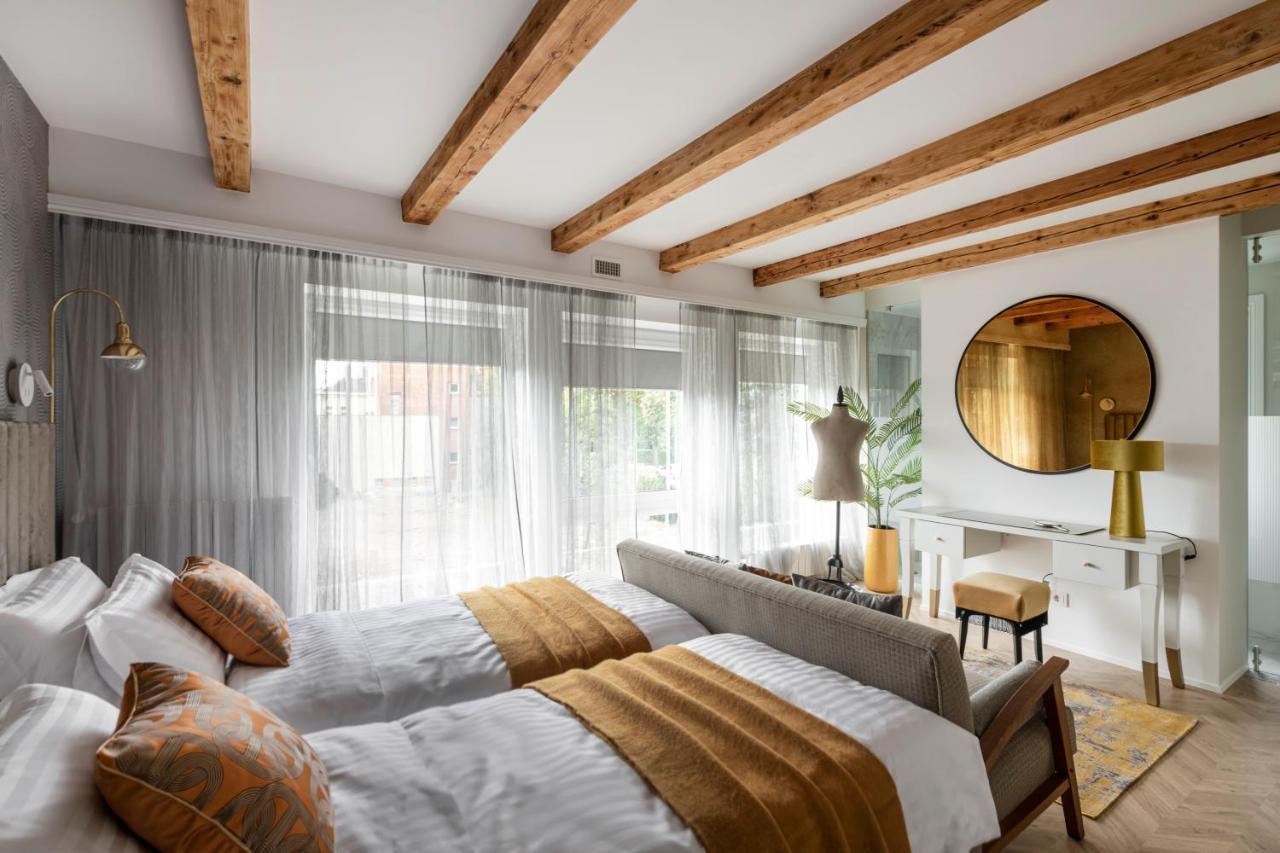 Suite With Private Bathroom At Three Bedroom Interwar Villa Grabyte With Daily Spaces To Share By Pine Forest On The Bank Of The River- 8Min By Car From Old Town Каунас Экстерьер фото