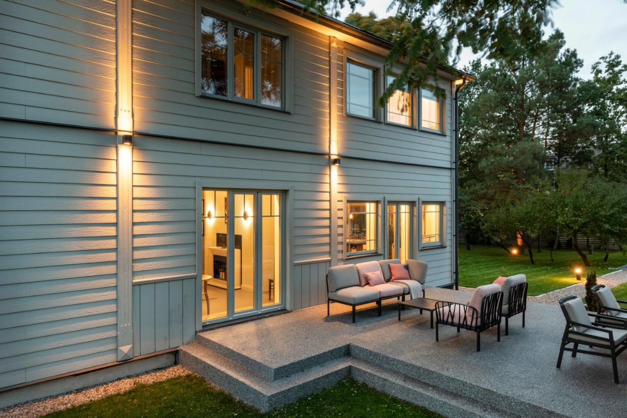Suite With Private Bathroom At Three Bedroom Interwar Villa Grabyte With Daily Spaces To Share By Pine Forest On The Bank Of The River- 8Min By Car From Old Town Каунас Экстерьер фото