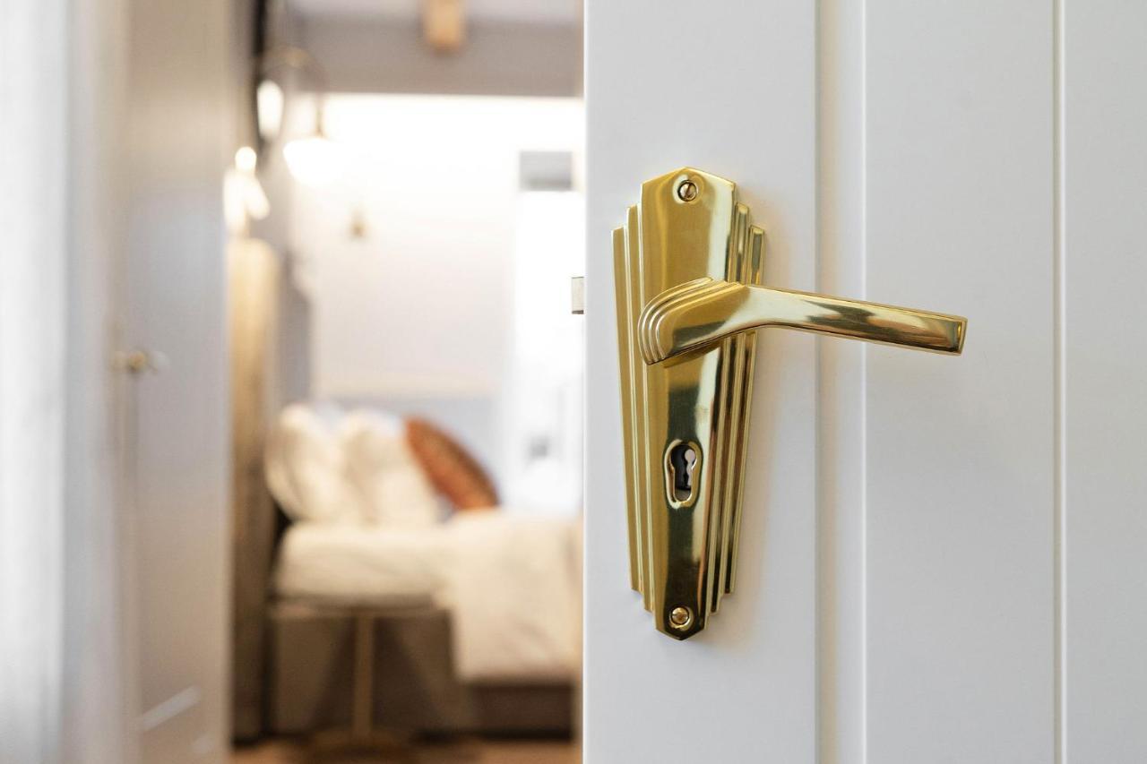 Suite With Private Bathroom At Three Bedroom Interwar Villa Grabyte With Daily Spaces To Share By Pine Forest On The Bank Of The River- 8Min By Car From Old Town Каунас Экстерьер фото