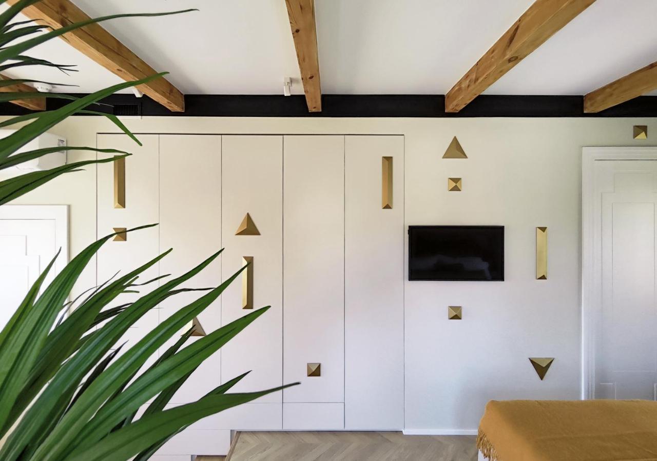 Suite With Private Bathroom At Three Bedroom Interwar Villa Grabyte With Daily Spaces To Share By Pine Forest On The Bank Of The River- 8Min By Car From Old Town Каунас Экстерьер фото