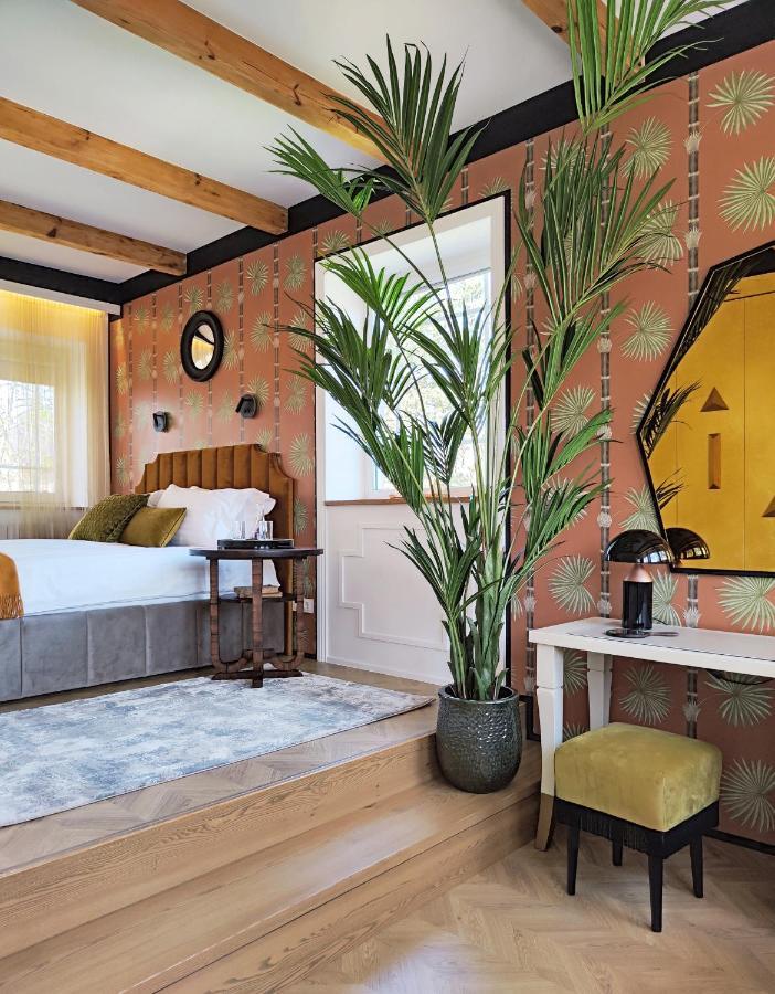 Suite With Private Bathroom At Three Bedroom Interwar Villa Grabyte With Daily Spaces To Share By Pine Forest On The Bank Of The River- 8Min By Car From Old Town Каунас Экстерьер фото